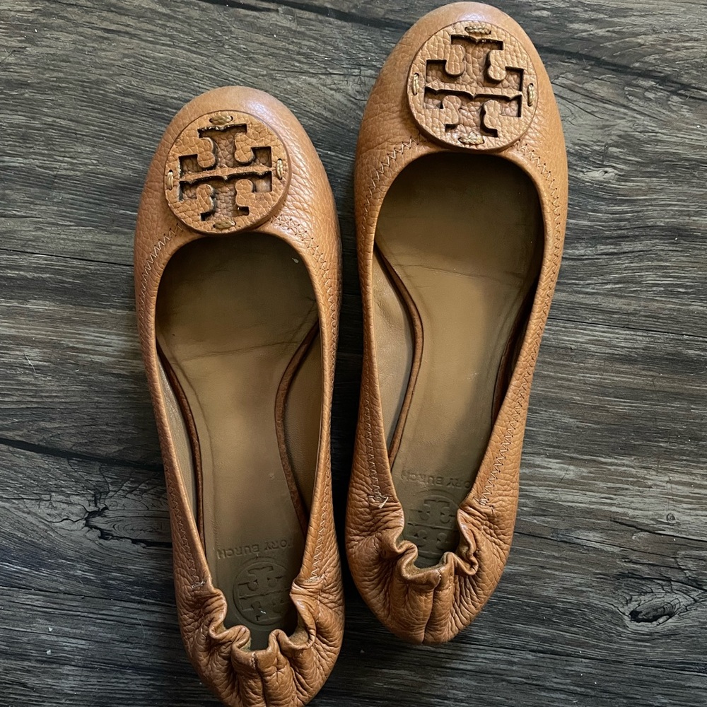 Tory Burch Minnie pebbled tan ballerina flats